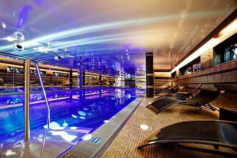 L'Hermitage Gantois, Autograph Collection Lille Bagian luar foto The pool at the InterContinental London The O2