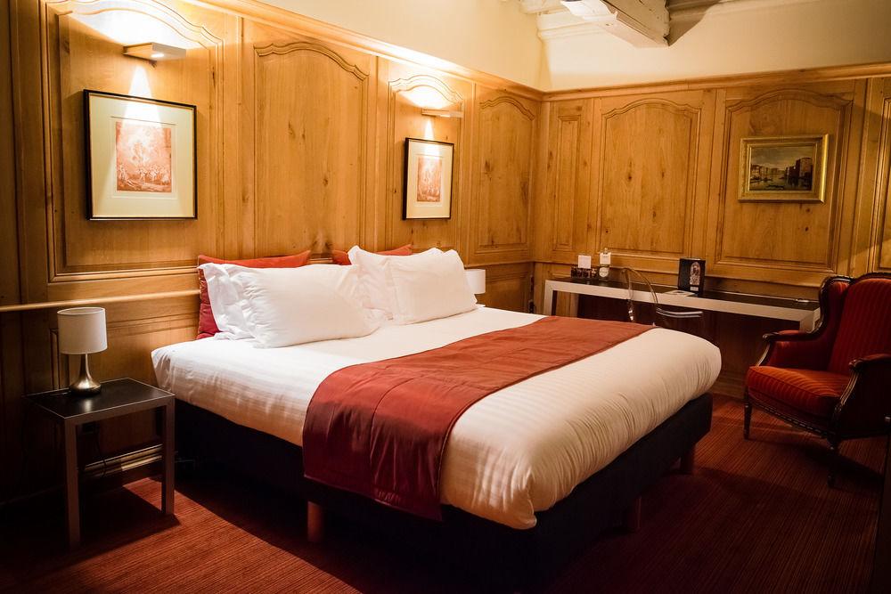 L'Hermitage Gantois, Autograph Collection Lille Bagian luar foto A bedroom at the hotel