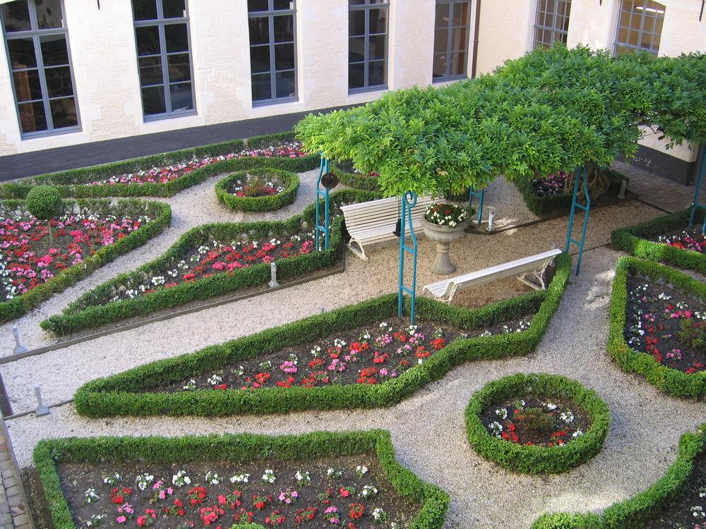 L'Hermitage Gantois, Autograph Collection Lille Bagian luar foto The garden of the Hôtel de Ligne