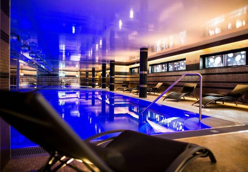 L'Hermitage Gantois, Autograph Collection Lille Bagian luar foto The swimming pool at the hotel
