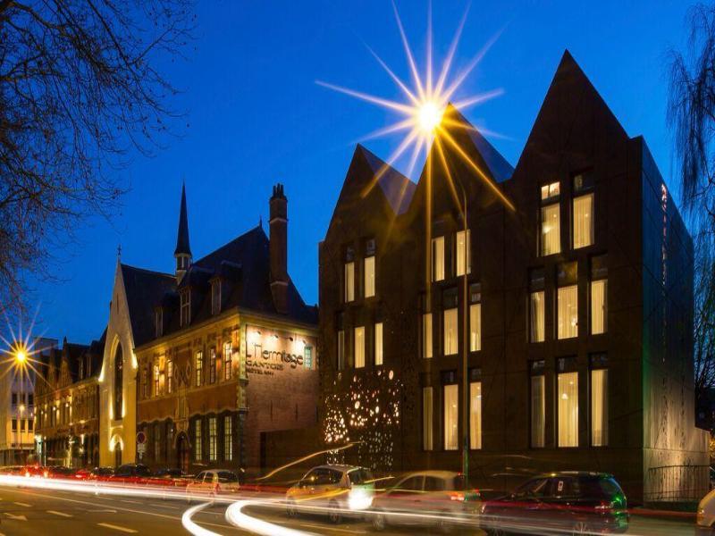 L'Hermitage Gantois, Autograph Collection Lille Bagian luar foto The Old Schools' Quadrangle at night