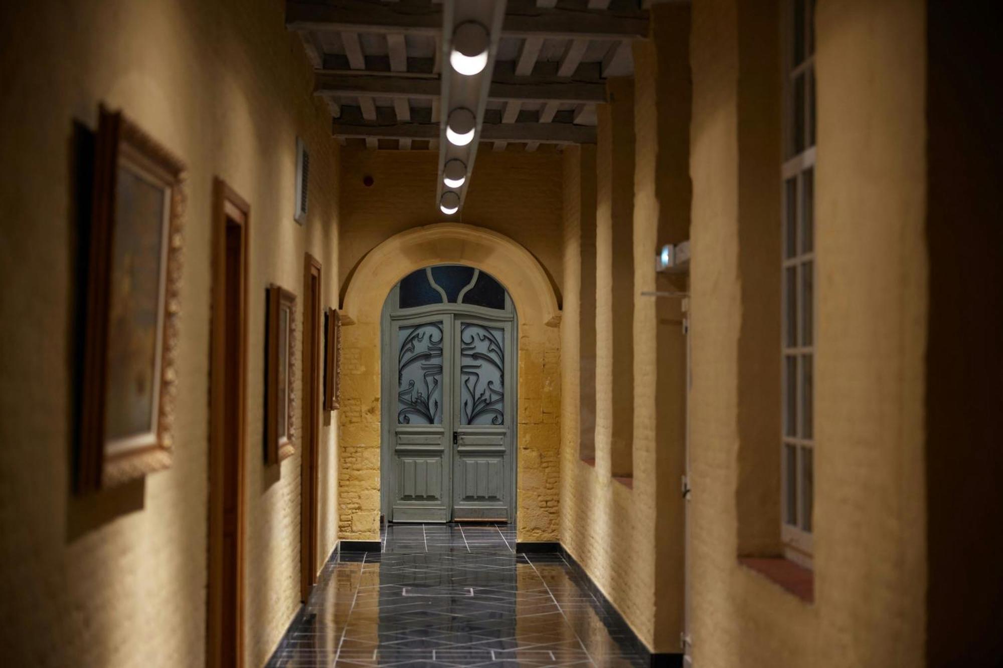 L'Hermitage Gantois, Autograph Collection Lille Bagian luar foto A corridor in the museum