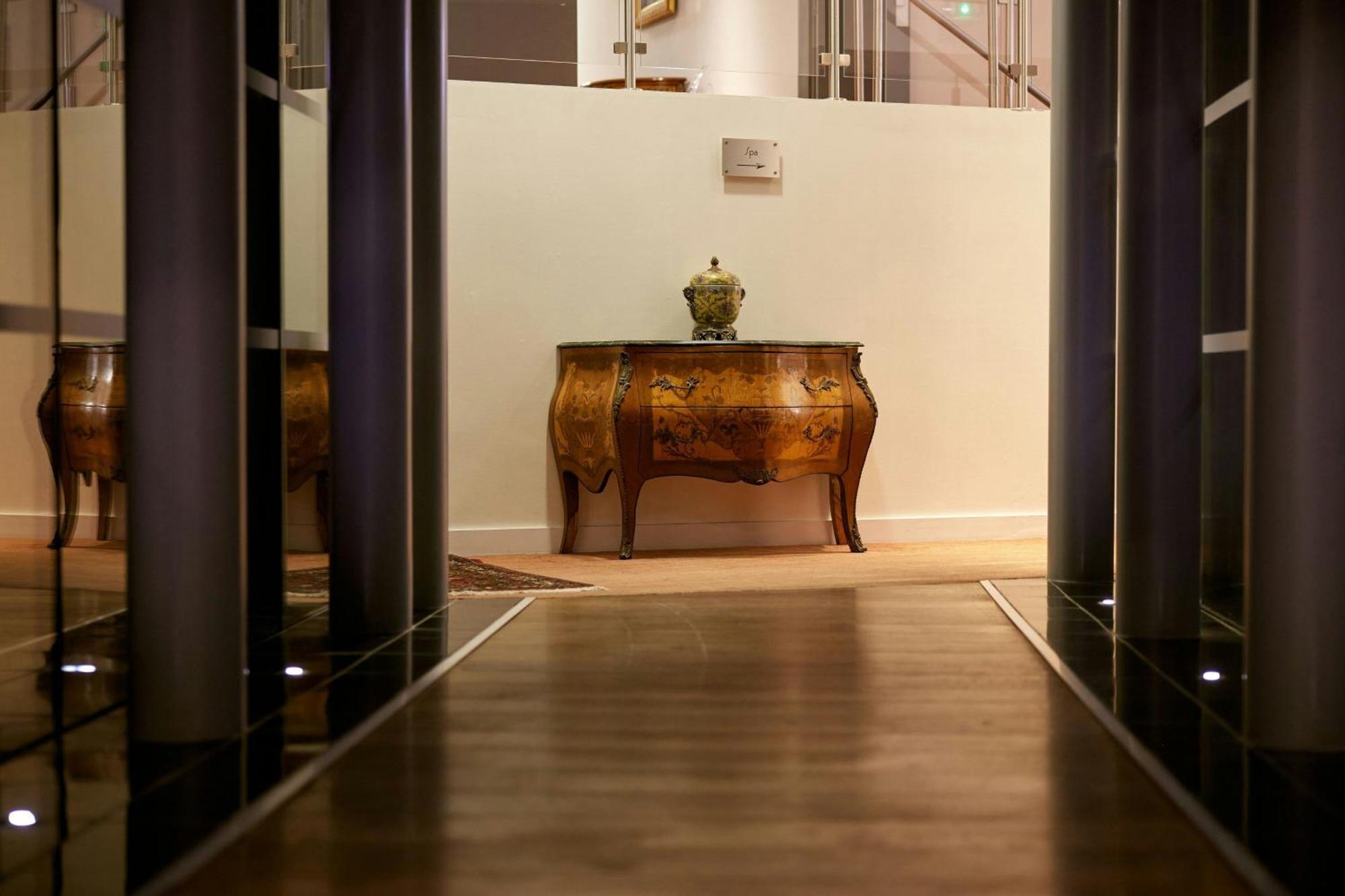 L'Hermitage Gantois, Autograph Collection Lille Bagian luar foto Interior of the hotel